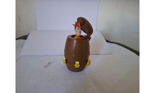 Boneco Woody no Barril