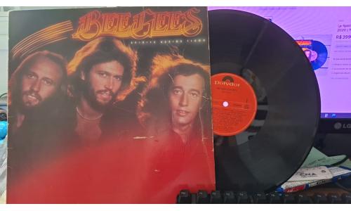 LP Bee Gees Spirits Naving Flown