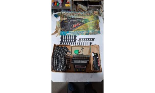 Ferrorama Lote 16 - Caixa xp-1100 + trilhos