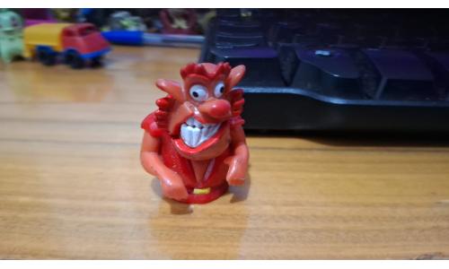 2005 Kinder Ovo Monster Hotel 01 Beisser