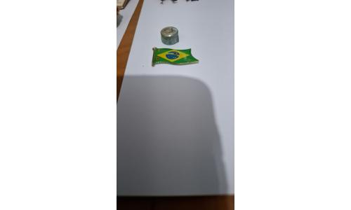 Pin Bandeira que Toca